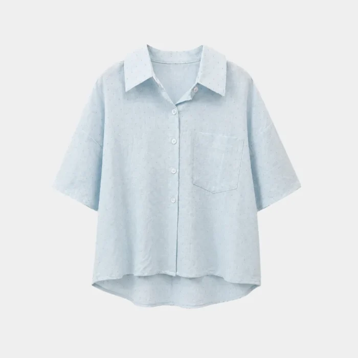 Camicia celeste con dettagli luminosi